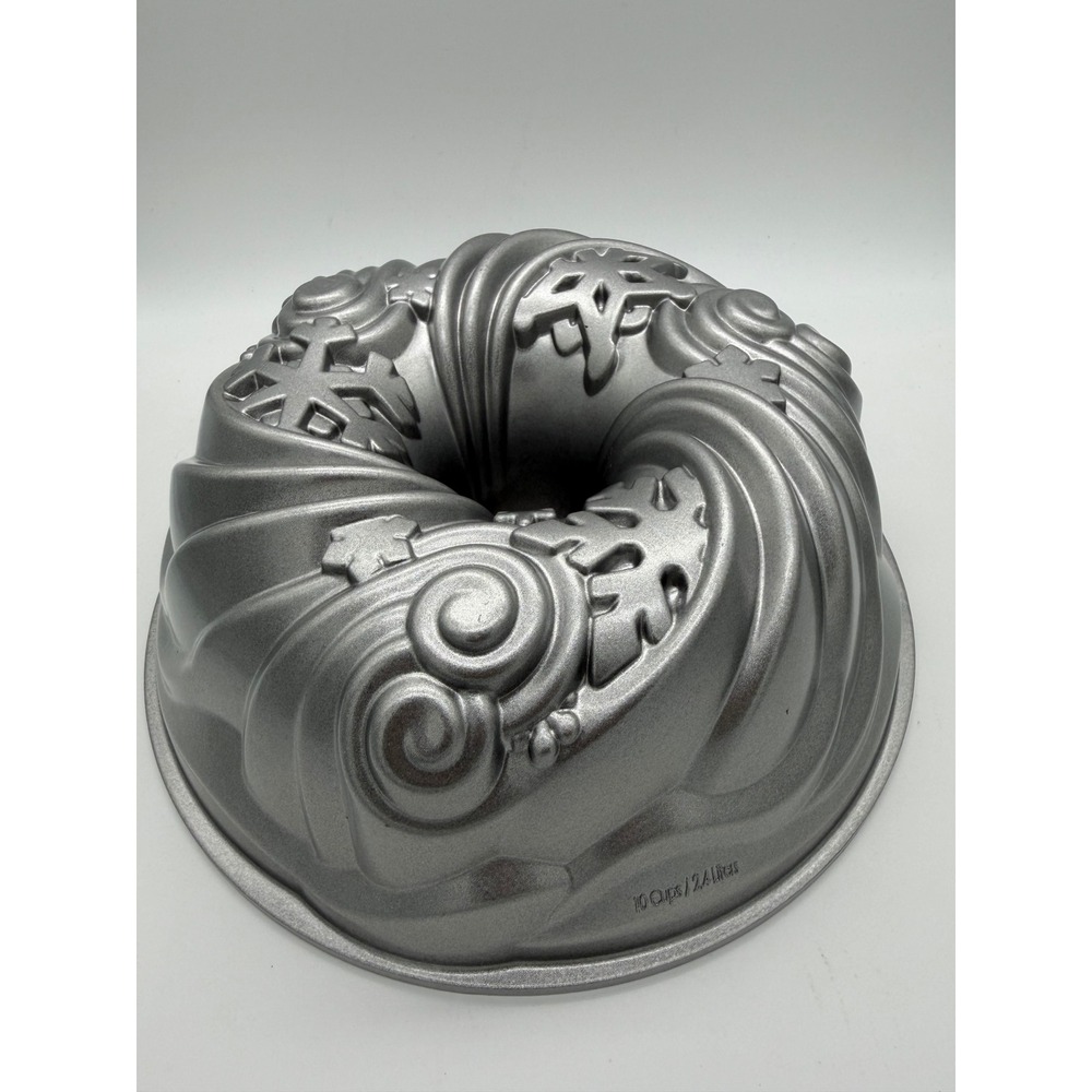 Nordic Ware Let It Snow Bundt Pan 10 Cup Silver Excellent Winter Snowflake